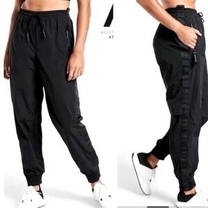 Athleta x Allyson Felix Pants Women's S Black Legend Track Jogger Streetwear